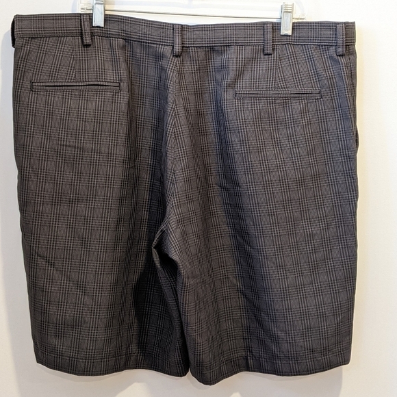 HAGGAR grey plaid shorts sz 42 - Picture 3 of 6